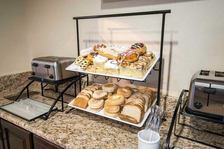 Breakfast/Coffee Service 20 of 27