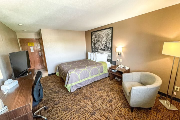 Super 8 by Wyndham Indianapolis / Emerson Ave