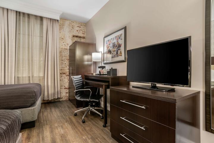 Room 33 of 52