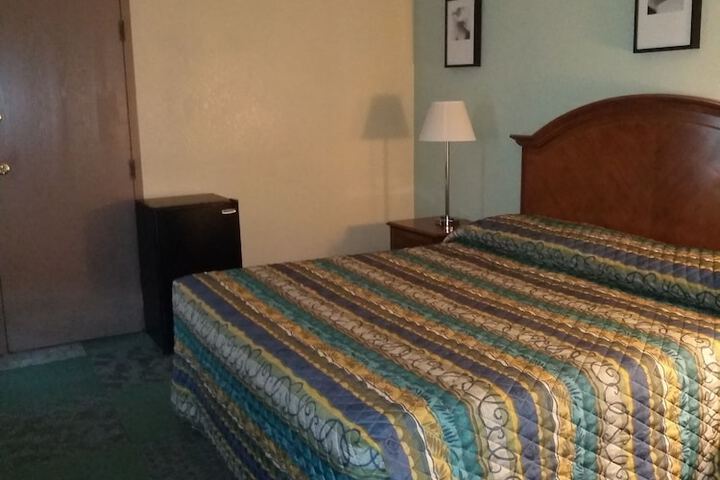 Room 28 of 34