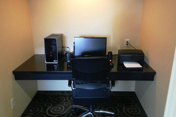 Business Center 43 of 45