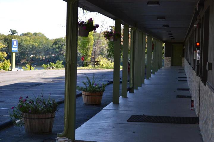 Mount Holyoke Inn