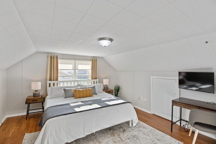 sweet Serenity" Stay 10 Minutes From Hershey 3 Bedroom Home by RedAwning