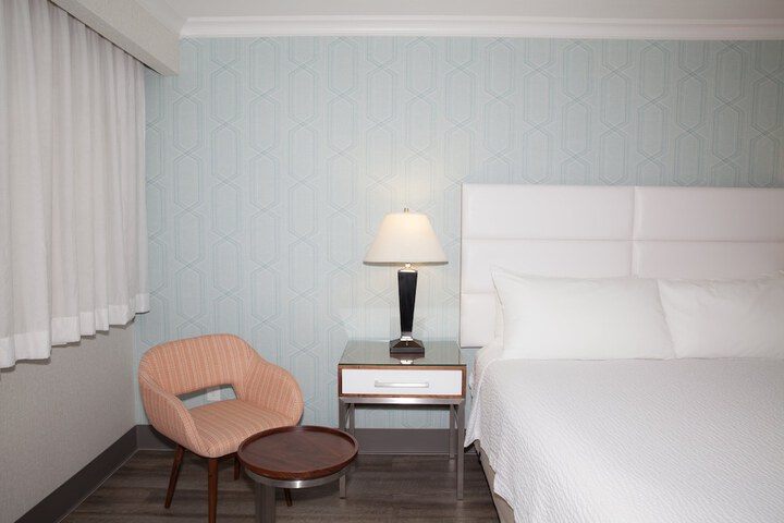 Room 10 of 76