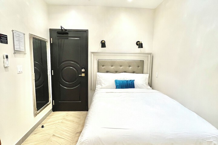 Room 19 of 28