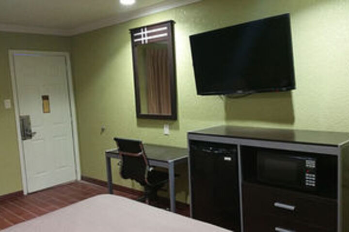 Derrick Inn
