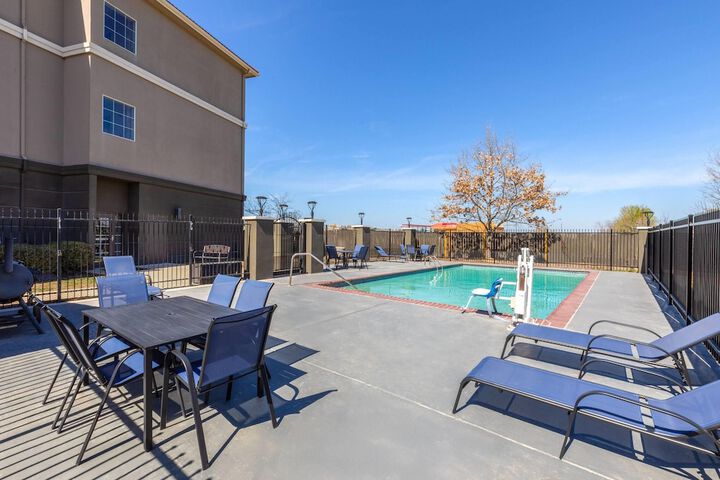 La Quinta Inn & Suites by Wyndham Kyle - Austin South