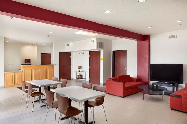 Super 8 by Wyndham Garland / Rowlett/East Dallas Area