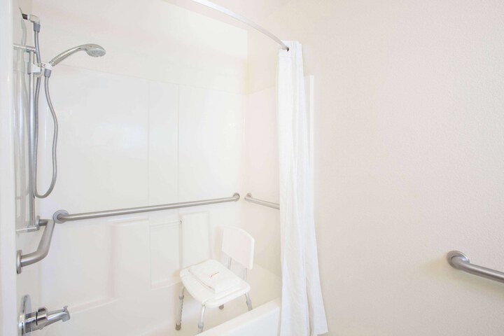 Room 15 of 25