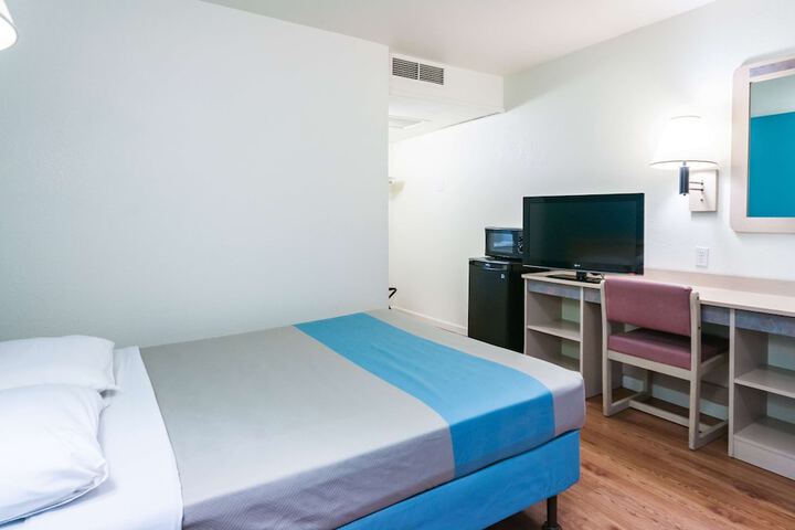 Room 18 of 34