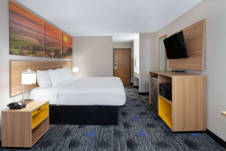 Room 8 of 30