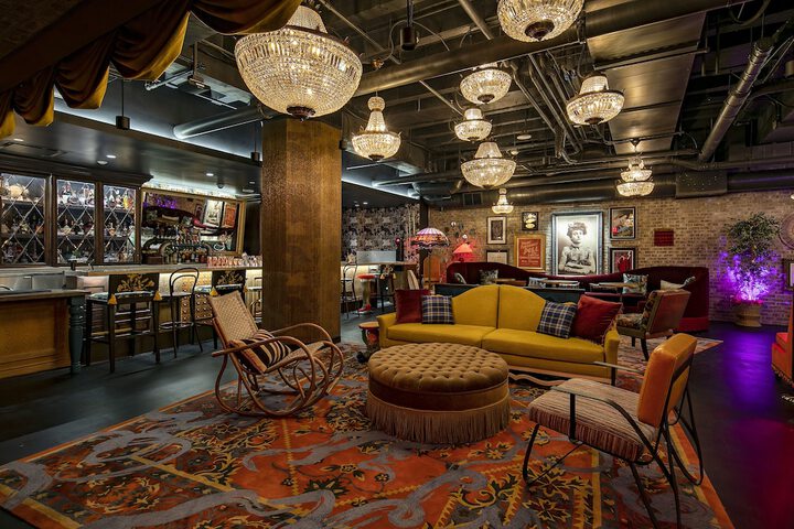 Lounge 46 of 49