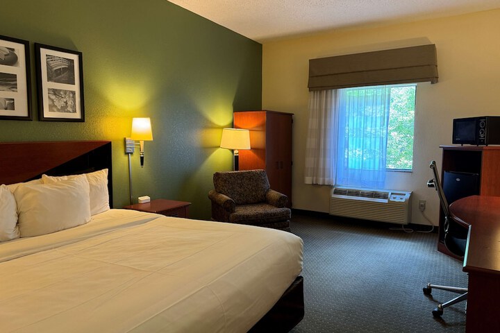Room 9 of 20