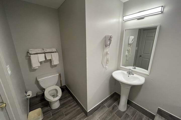 Embassy Inn