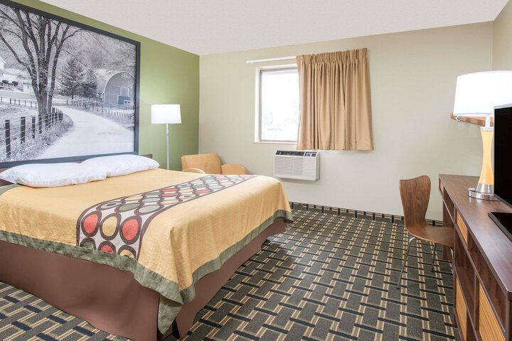 Super 8 by Wyndham Youngstown / Austintown