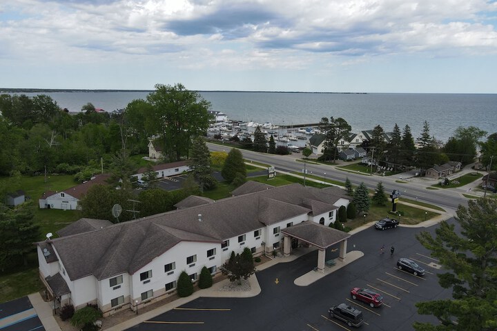 Bay Inn