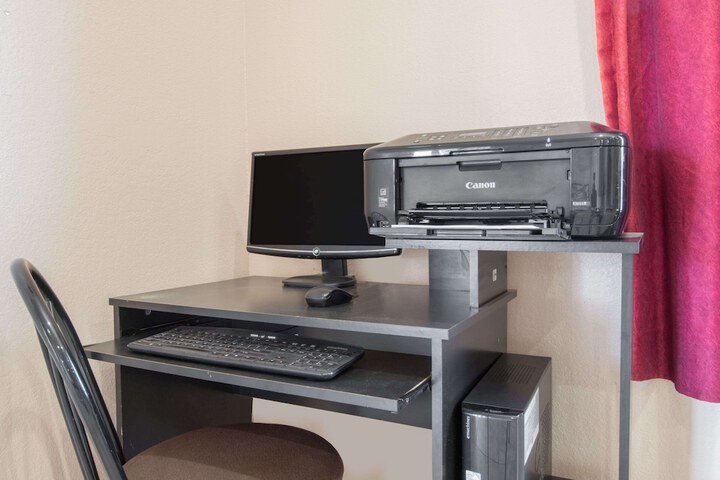 Business Center 17 of 18