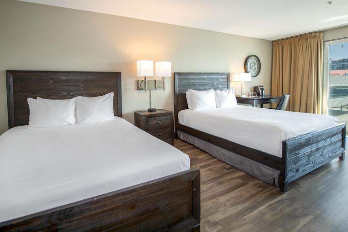 Coast Lonsdale Quay Hotel