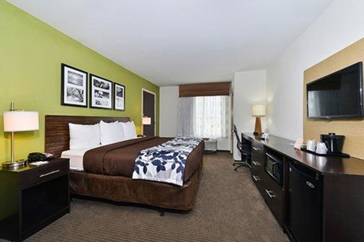Room 30 of 39