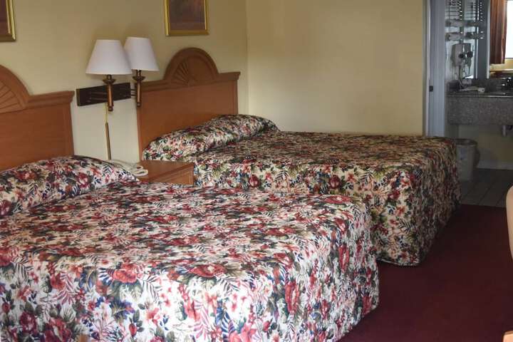 Room 13 of 27