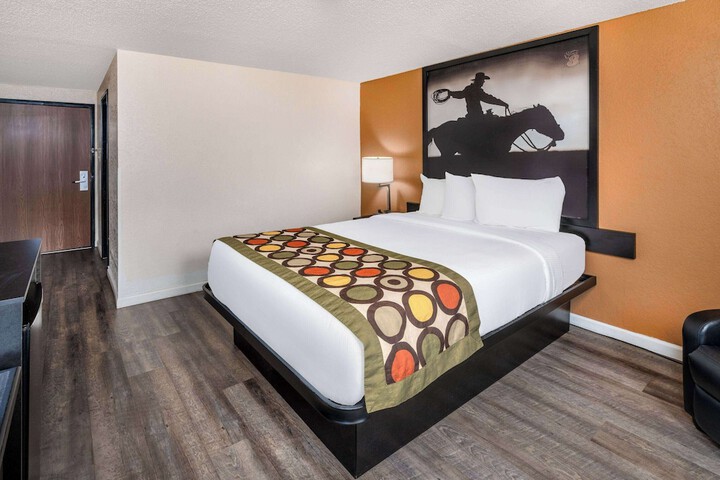 Room 21 of 28