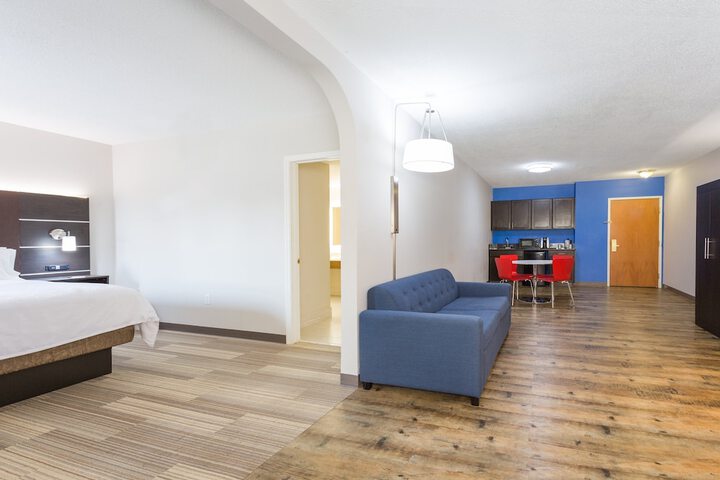 Room 16 of 36
