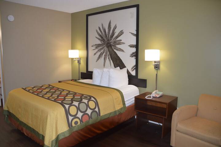 Super 8 by Wyndham Monticello