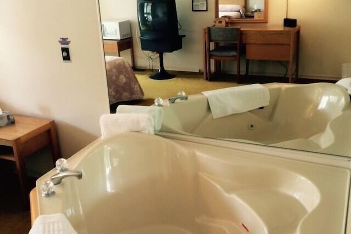 Hot Tub 39 of 43