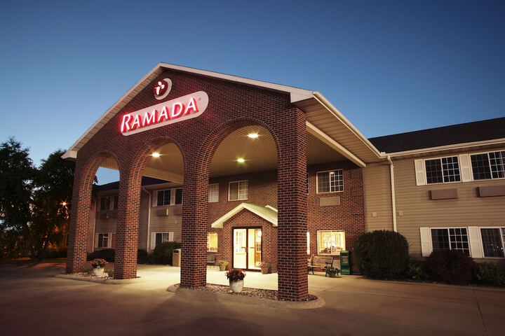 Ramada by Wyndham Spirit Lake / Okoboji