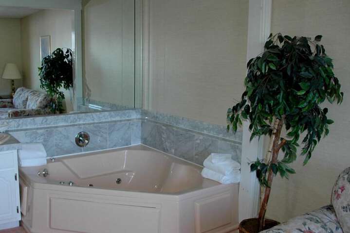 Lockport Inn & Suites