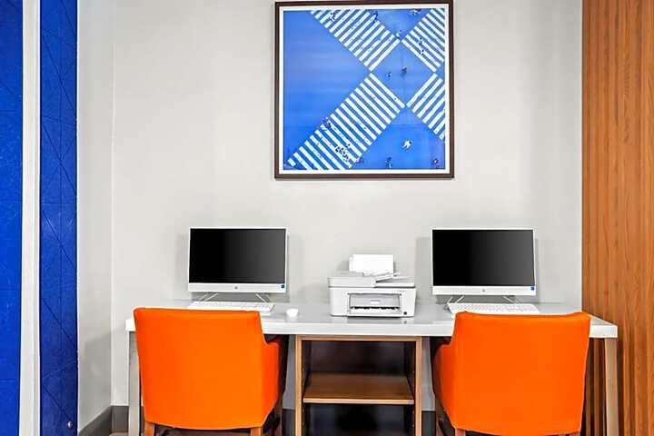 Holiday Inn Express & Suites Tumwater Olympia by IHG
