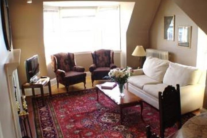 Room 17 of 28
