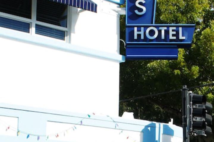 Hotel 7 of 44