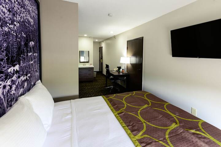 Room 8 of 43