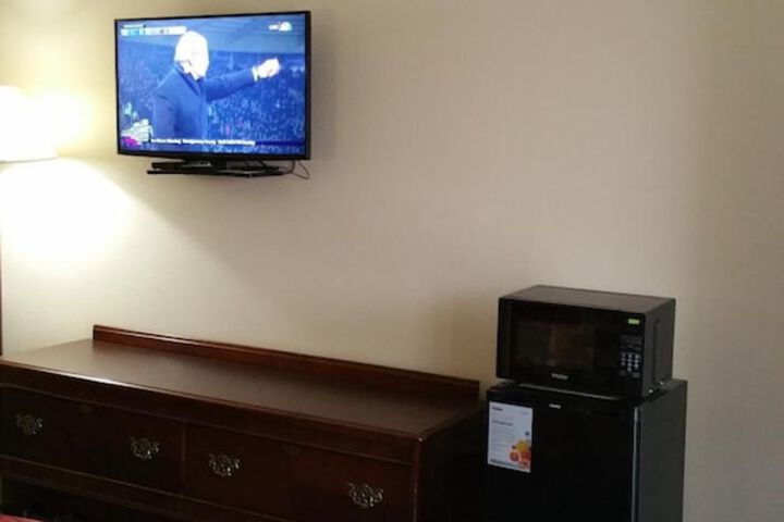 Room 11 of 25