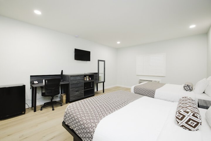 Sapphire Inn and Suites