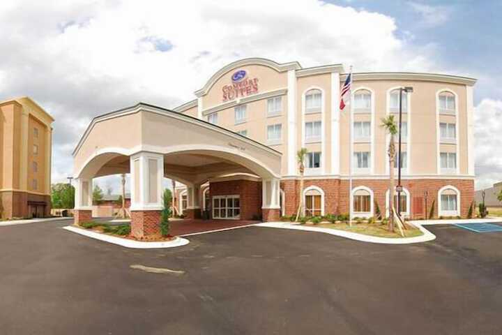 Comfort Suites Flowood - Jackson Airport (must meet transportation requirement)