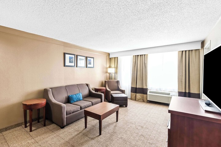 Comfort Inn & Suites Heath - Newark South