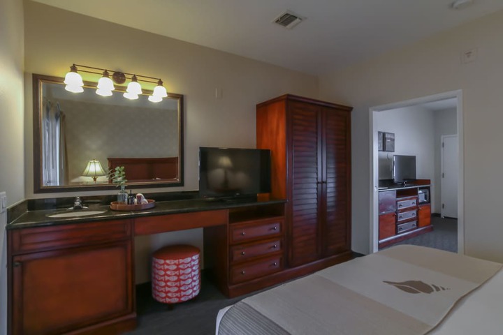 Oxford Suites Pismo Beach