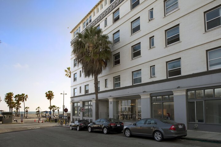 Hotel 6 of 71