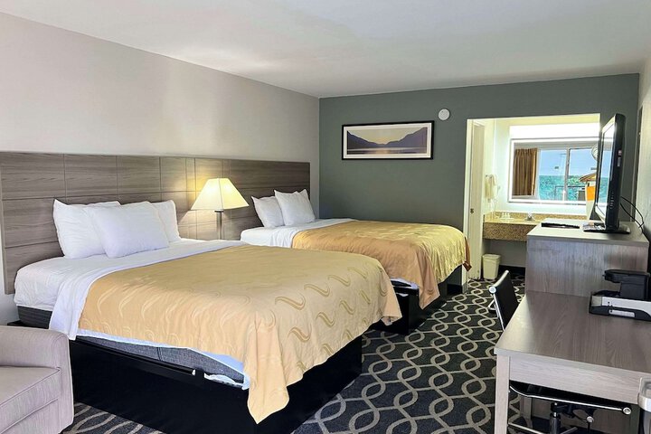 Room 11 of 28