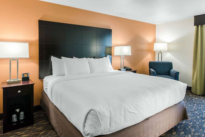 Room 32 of 40