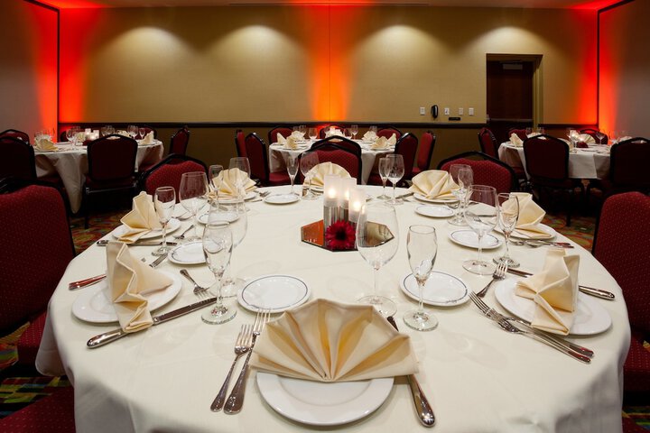 Ballroom/Hall 96 of 106