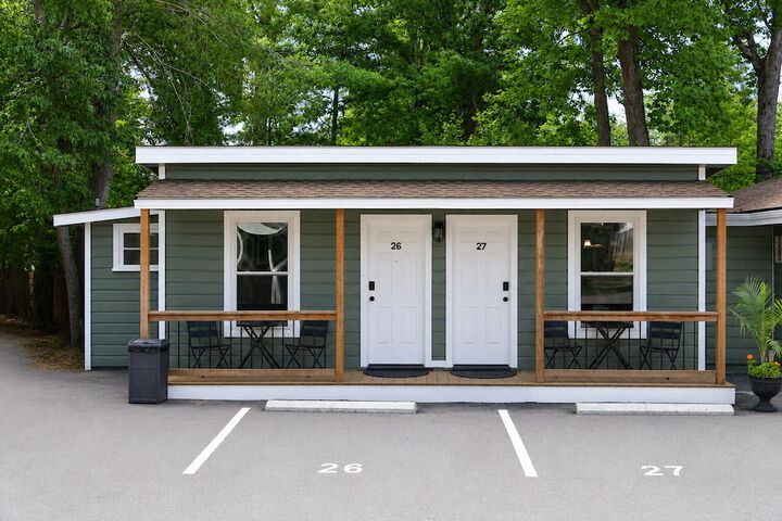CedarWood Inn