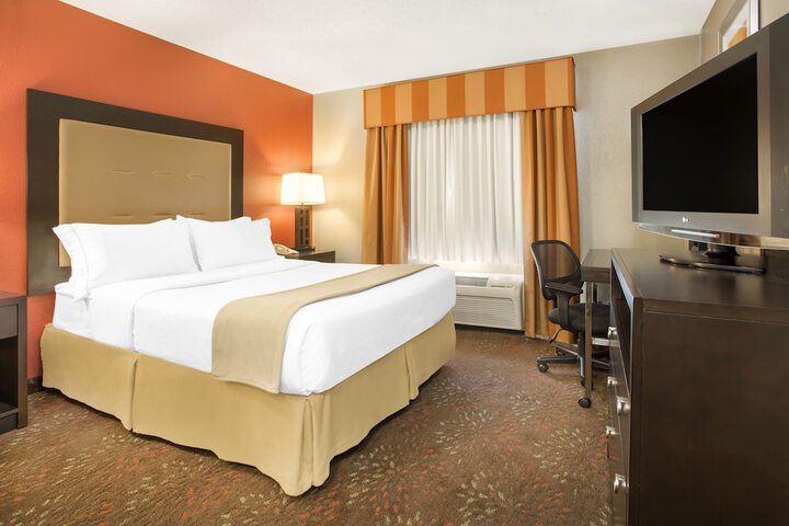 Room 4 of 25