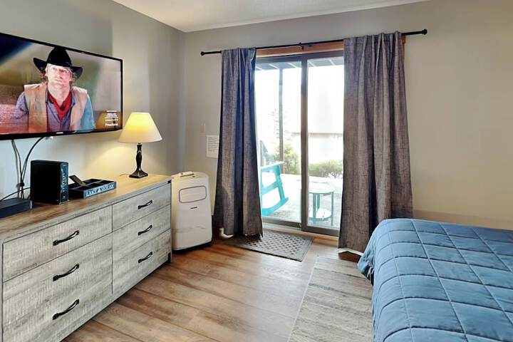 Sunplace 30 by Taylor Made Deep Creek