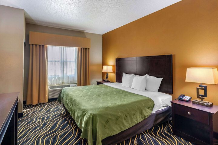 Quality Suites Addison - Dallas