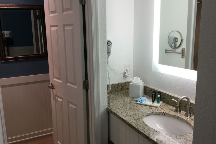 Room 49 of 138