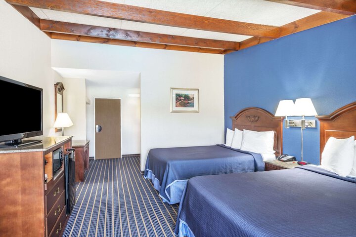 Room 15 of 34