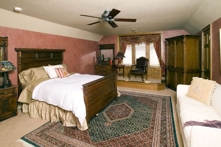 The Victorian Tudor Inn